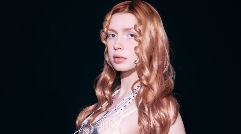 Aleyna tilki güllü'nün "oyuncak gibi" şarkısına cover yaptı!