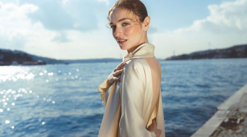 Serra arıtürk, nükhet duru'nun melankoli şarkısına cover yaptı