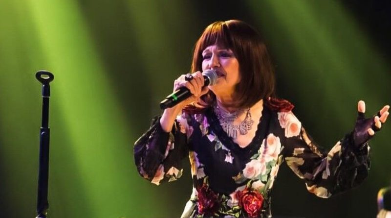 GÜLDEN KARABÖCEK DİYARBAKIR DA KONSER VERDİ